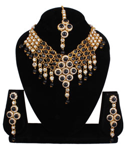 Off White Alloy Necklace Set With Earrings and Maang Tikka 257297