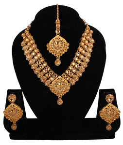 Golden Alloy Necklace Set With Earrings and Maang Tikka 257318