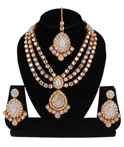 Off White Alloy Necklace Set With Earrings and Maang Tikka 257350