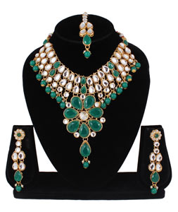Green Alloy Necklace Set With Earrings and Maang Tikka 257368