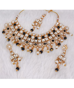 Black Alloy Necklace Set With Earrings and Maang Tikka 257390
