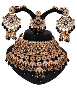 Black Alloy Austrian Diamonds and Kundan Necklace Set With Earrings and Maang Tikka 272619