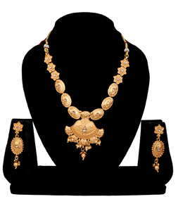 Golden Alloy Austrian Diamonds and Kundan Necklace With Earrings 272647