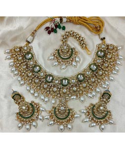 Silver Alloy Necklace Set With Earrings and Maang Tikka 320258
